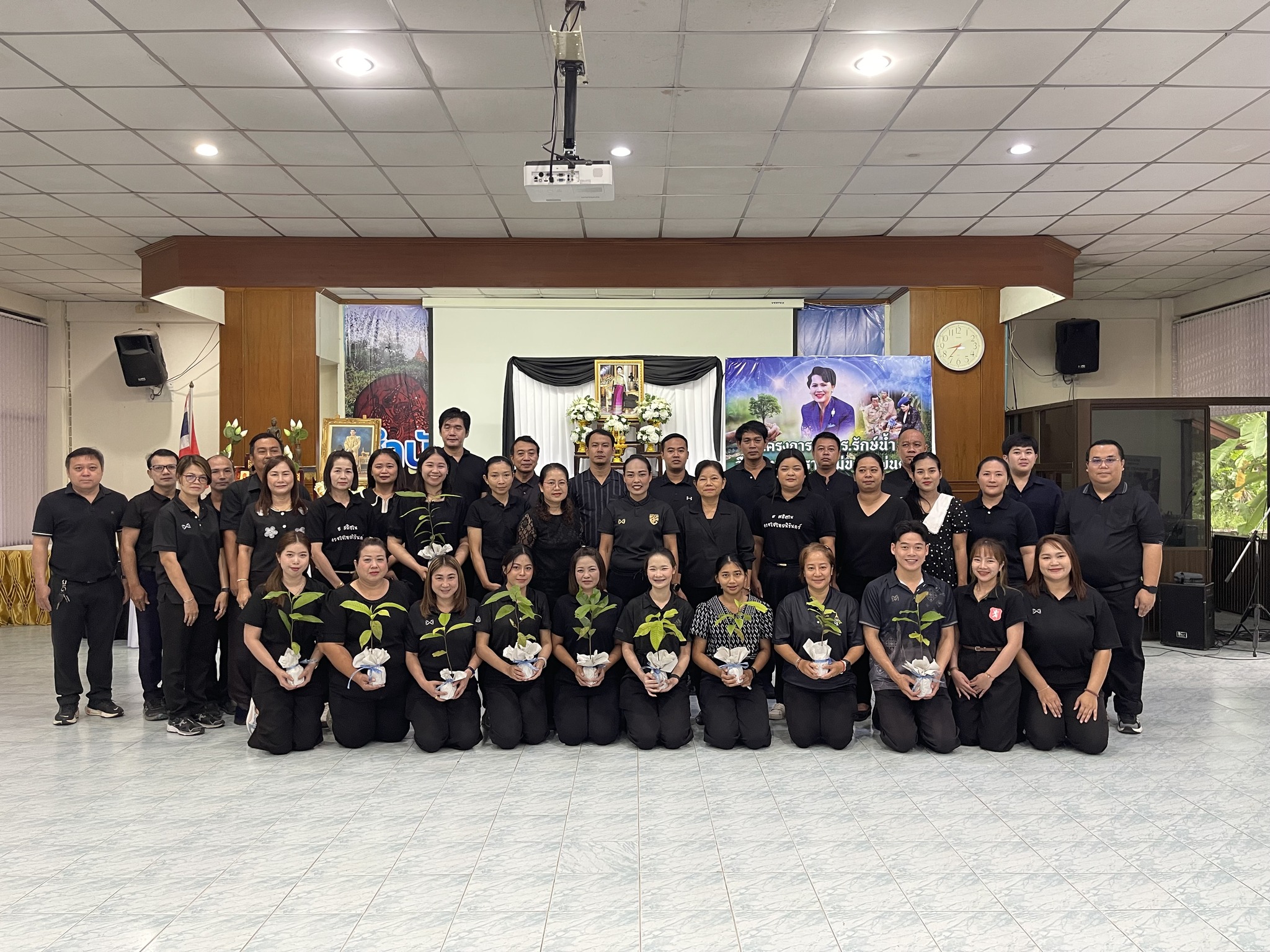 ผู้อำนวยการสำนักงานส่งเสริมการเรียนรู้ประจำจังหวัดราชบุรีเป็นประธานเปิดโครงการ “สกร.รักษ์นำ สืบสานปณิธานแม่ของแผ่นดิน” กิจกรรมปลูกป่าเทิดพระเกียรติ